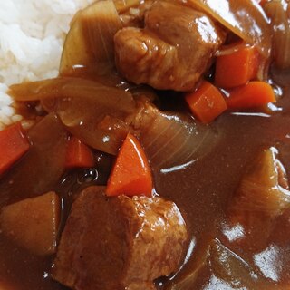 炊飯器でお肉やわらか豚肩ロースと玉ねぎのカレー♪